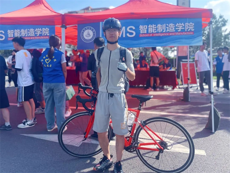 【青岛早报】347公里 大一新生独自骑行3天来3200威尼斯vip报到