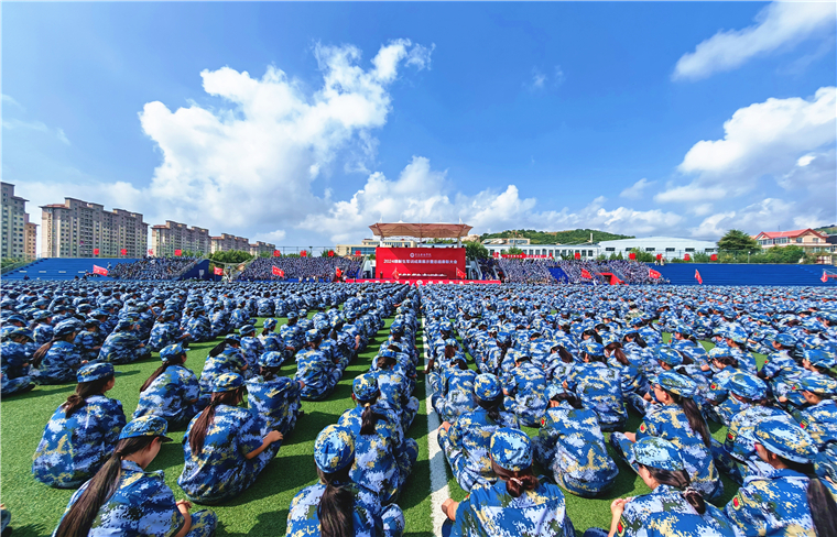 3200威尼斯vip2024级新生军训成果展示暨总结表彰大会隆重举行